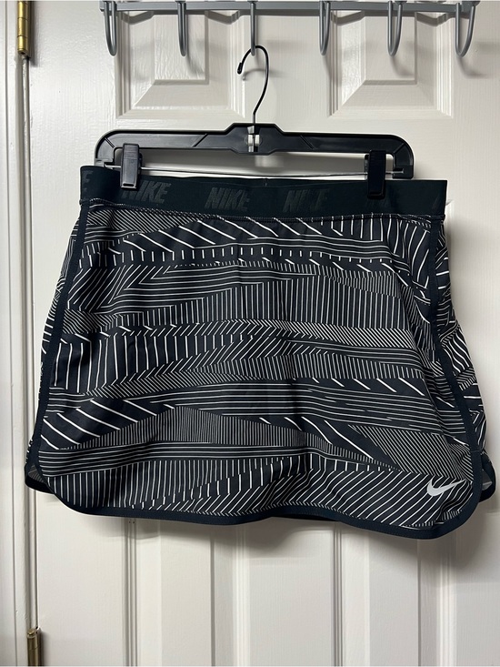 Nike Pants - Nike Black & White Printed Athletic Skort
